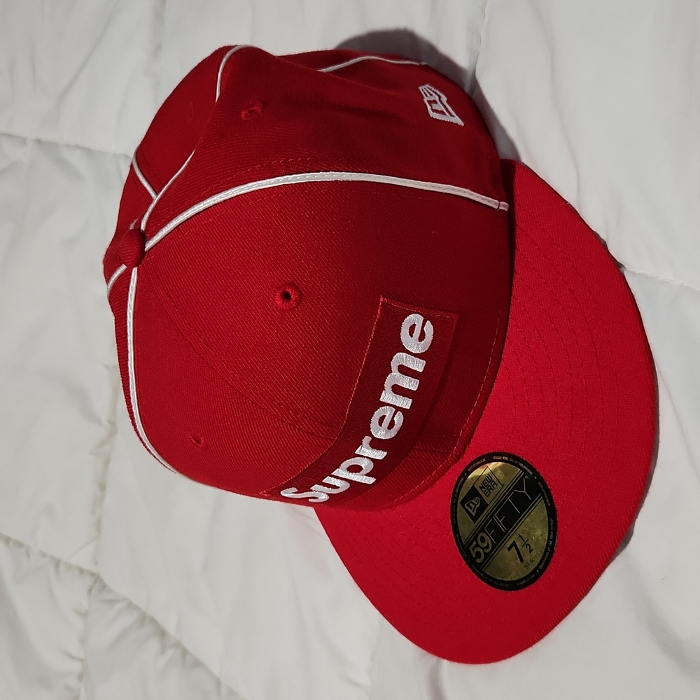 Supreme New Era hat red 7 1/2 perfect condition
